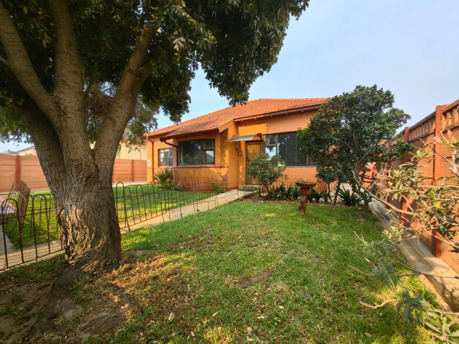 6 Bedroom Property for Sale in Glenlilly Western Cape